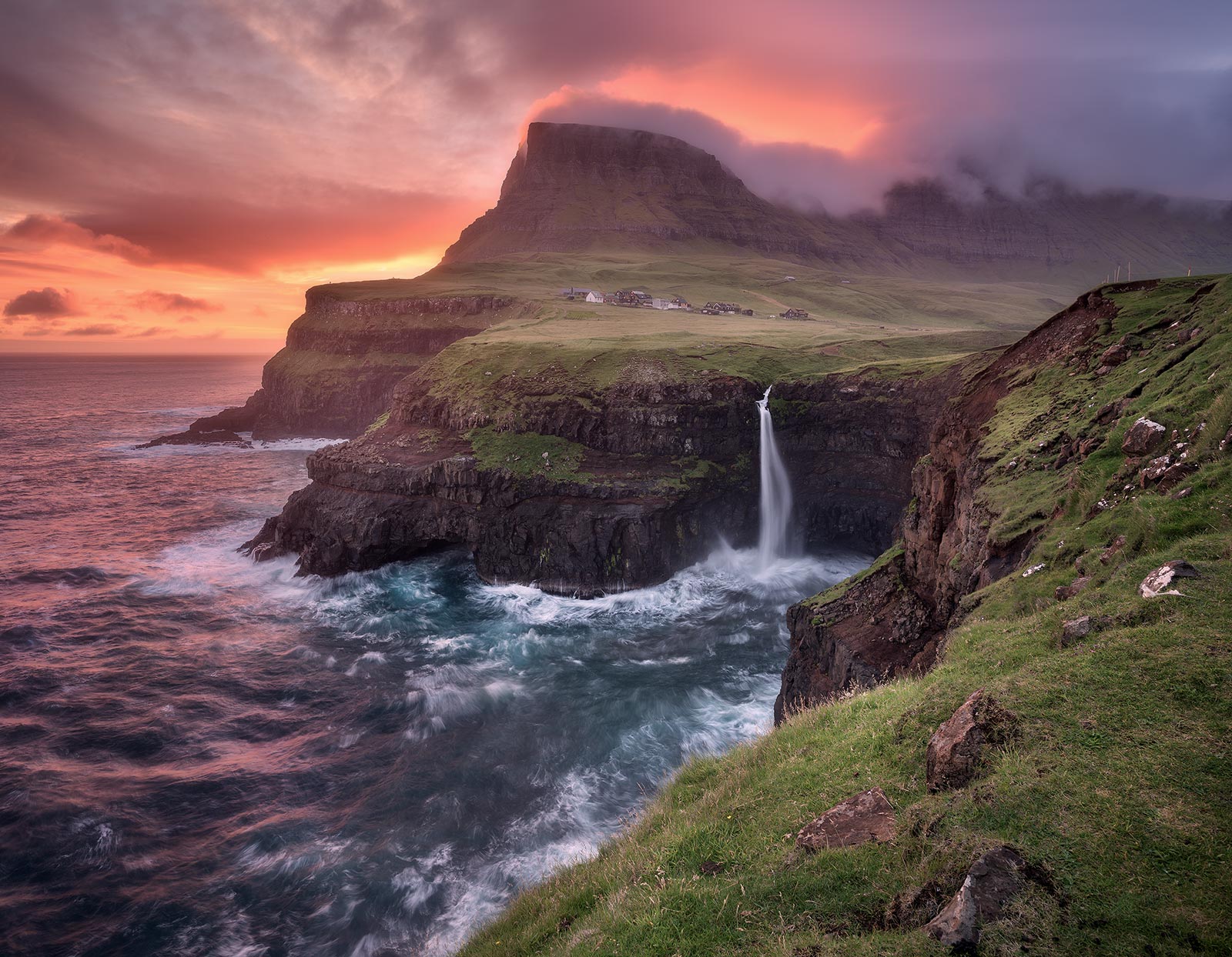 Мои океаны мои водопады если будет. Фарерские острова водопад Мулафоссур. Водопад Мулафоссур. Islands Gjogv Faroe foto 4k.